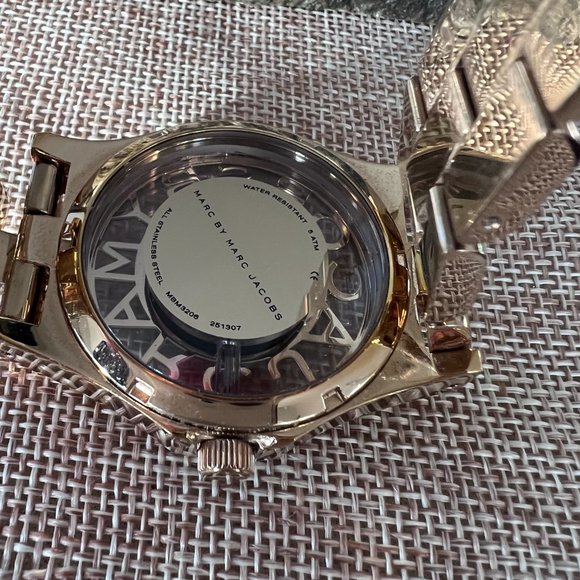 Marc by MARC JACOBS Stunning Ladies Gold Wrist Watch MBM3206 - Picture 3 of 4